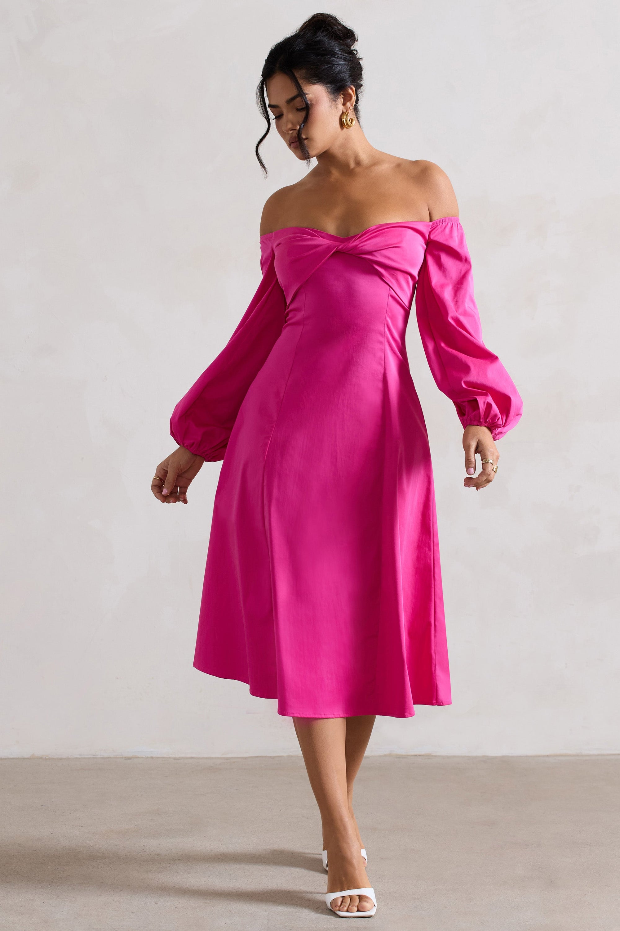 Santino | Vestido midi con mangas abullonadas y escote Bardot retorcido en color ciruela brillante