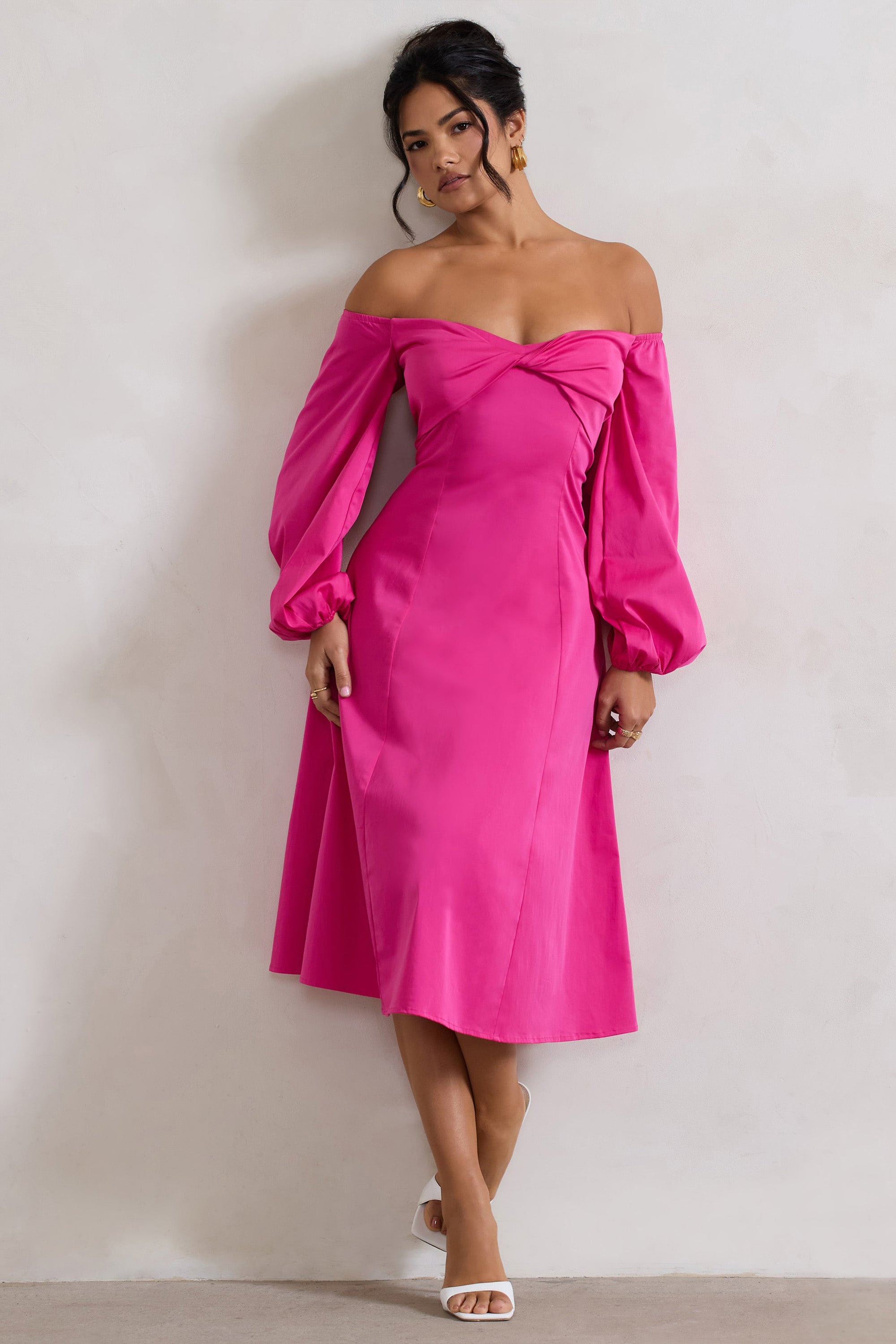 Santino | Vestido midi con mangas abullonadas y escote Bardot retorcido en color ciruela brillante