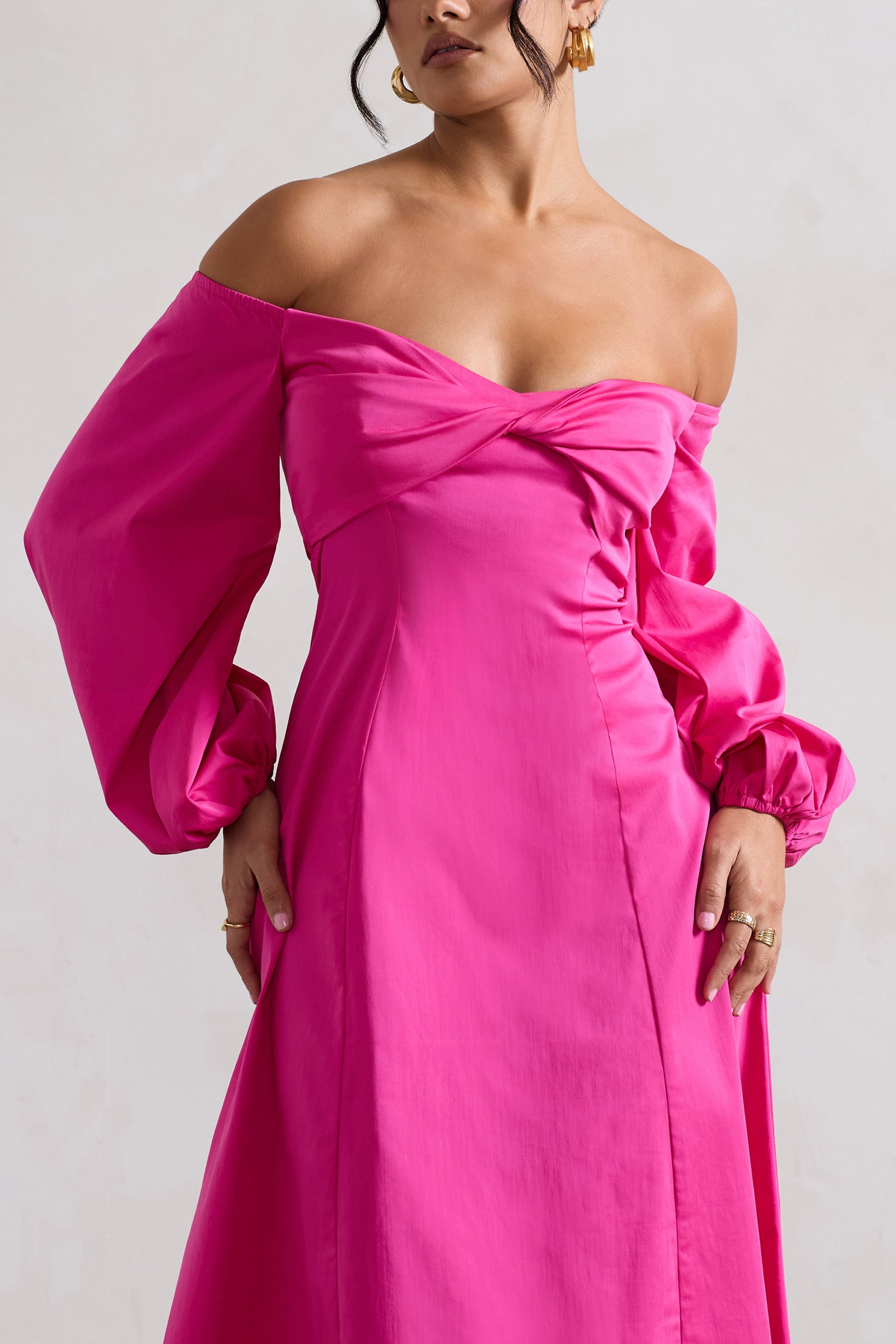Santino | Vestido midi con mangas abullonadas y escote Bardot retorcido en color ciruela brillante