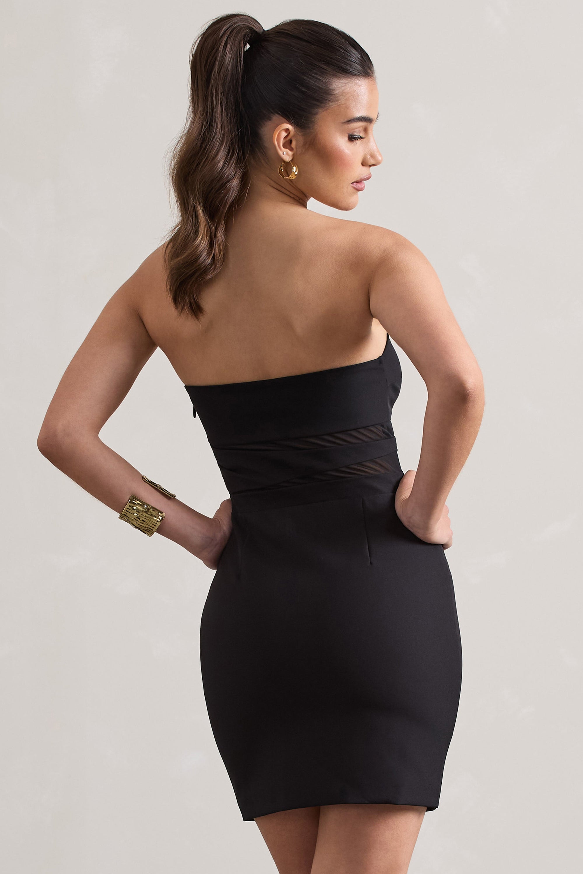 Indie | Vestido corto ajustado sin tirantes con aberturas, en color negro