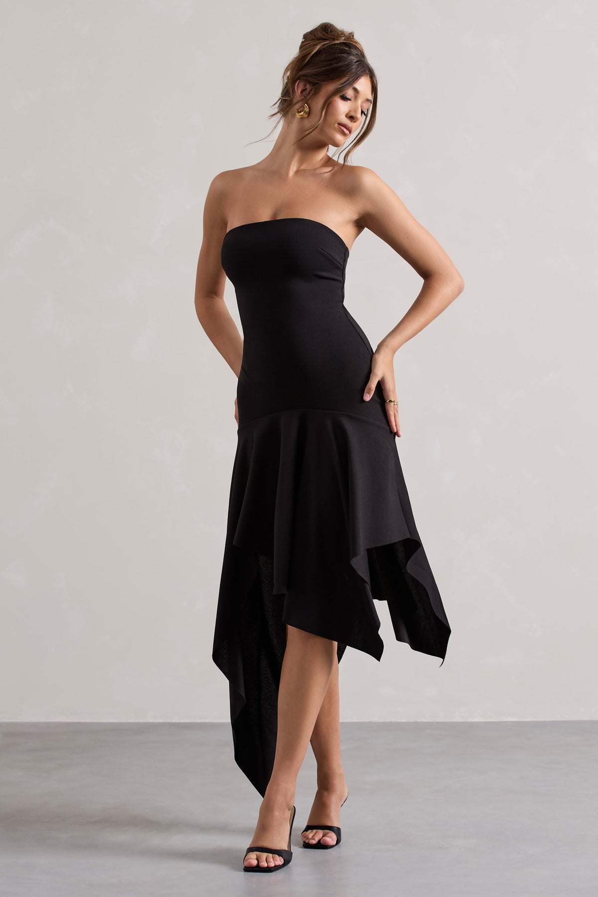 Catalina | Vestido Maxi Negro Bandeau Con Dobladillo Drapedado