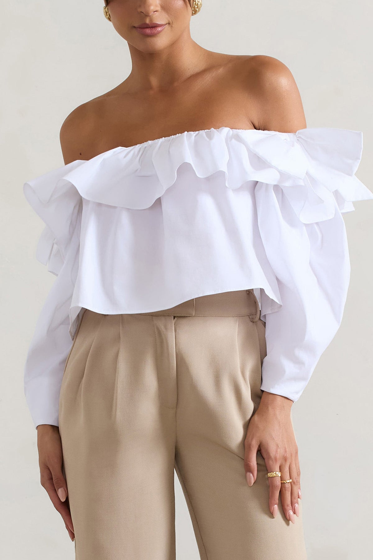 Cove | Blusa Bardot Blanca con Mangas Abullonadas, Volantes y Lazos