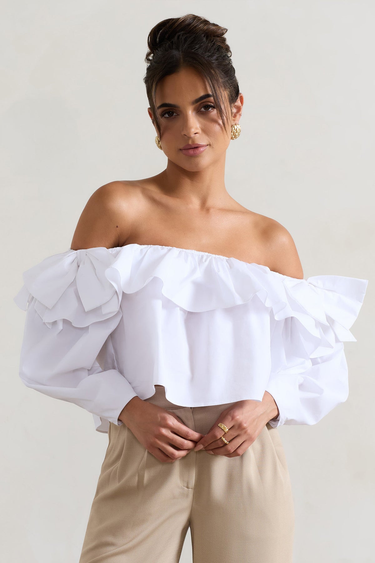 Cove | Blusa Bardot Blanca con Mangas Abullonadas, Volantes y Lazos
