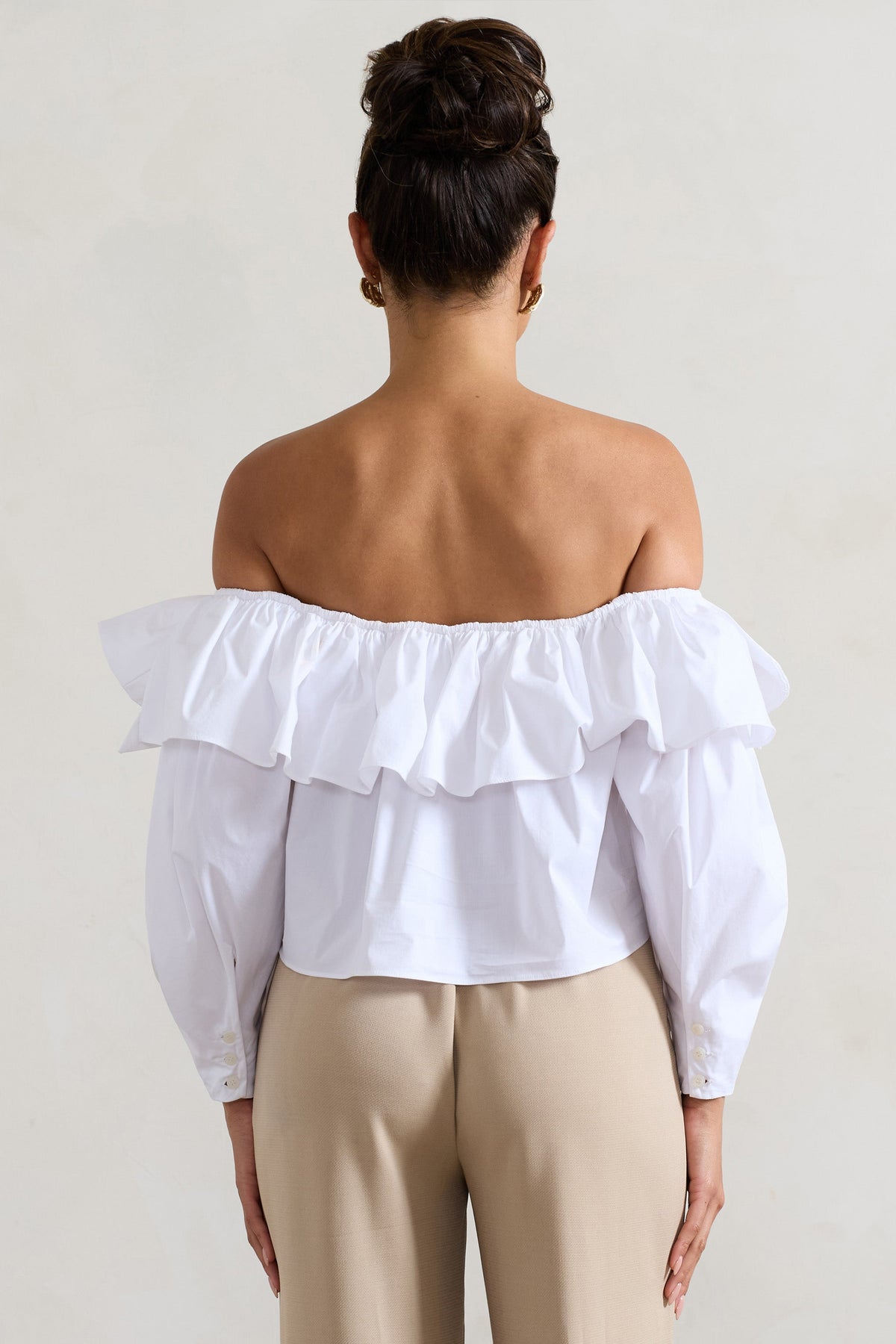 Cove | Blusa Bardot Blanca con Mangas Abullonadas, Volantes y Lazos