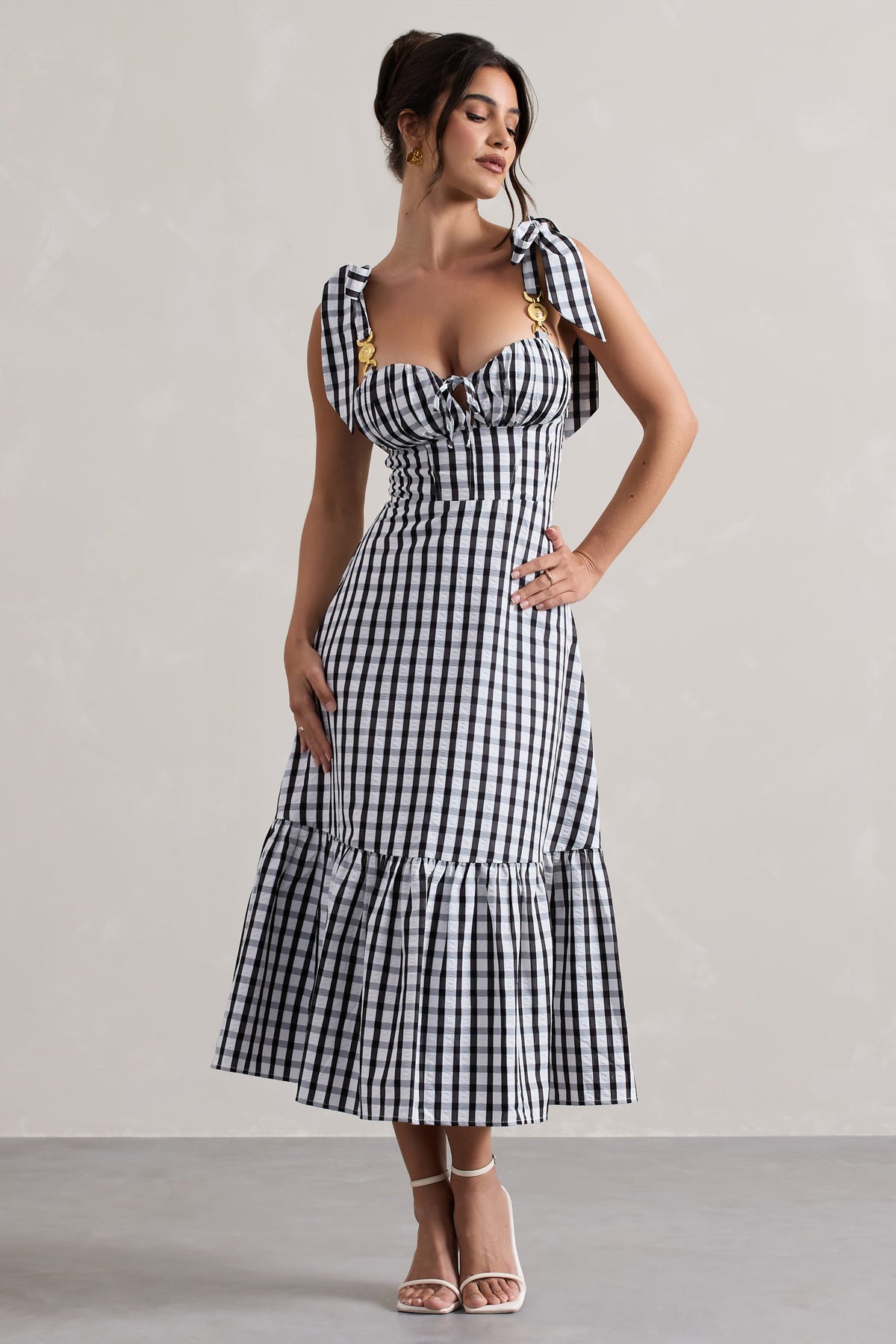 Brighton | Vestido midi con abertura y escote corazón en cuadros blancos y negros