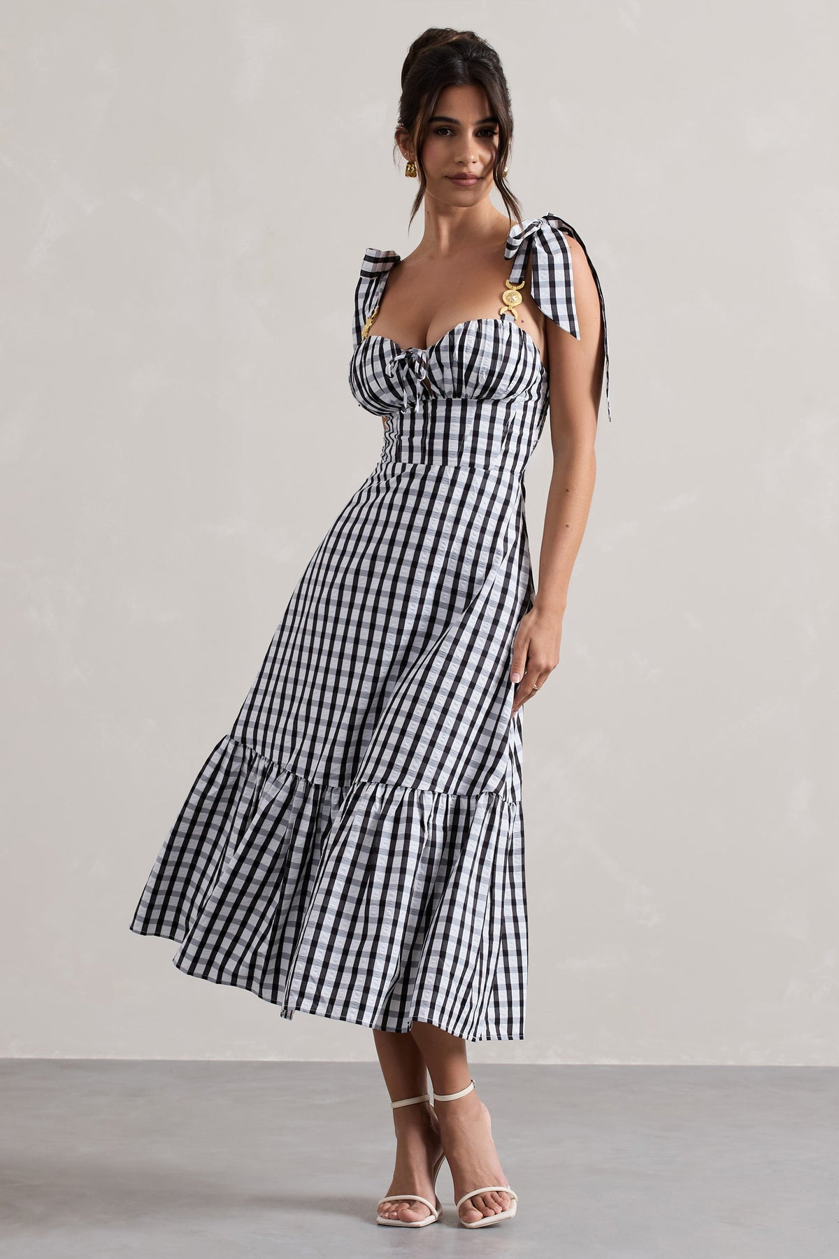 Brighton | Vestido midi con abertura y escote corazón en cuadros blancos y negros