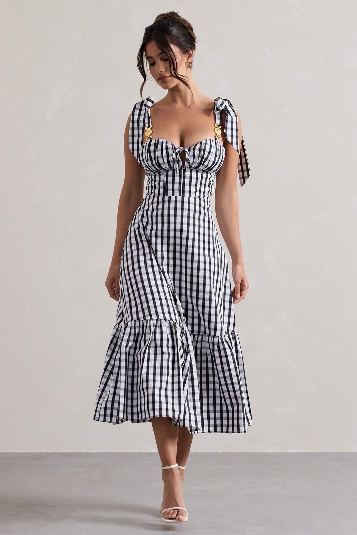 Brighton | Vestido midi con abertura y escote corazón en cuadros blancos y negros
