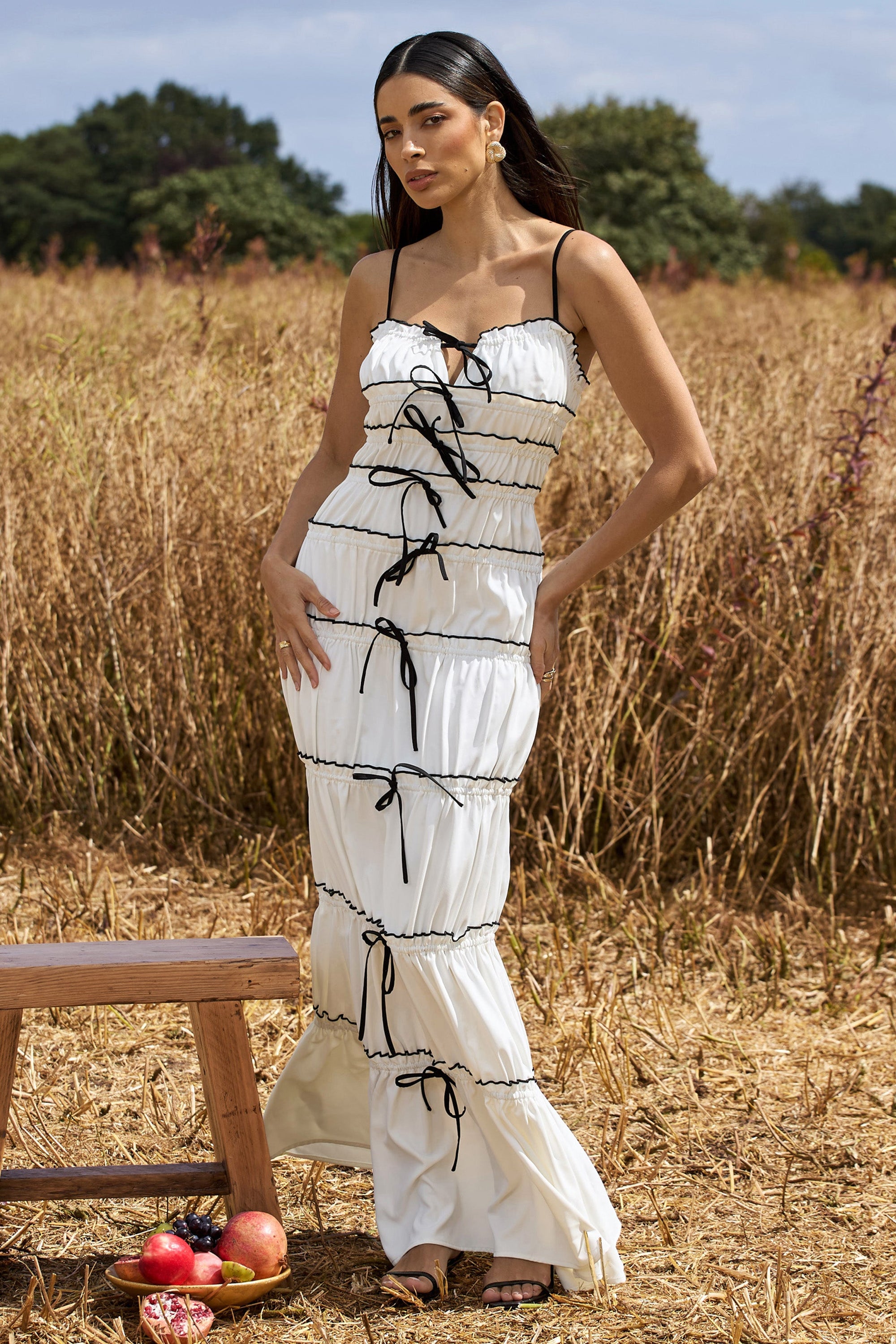 Summer Breeze | Vestido largo fruncido con tiras y capas en Blanco