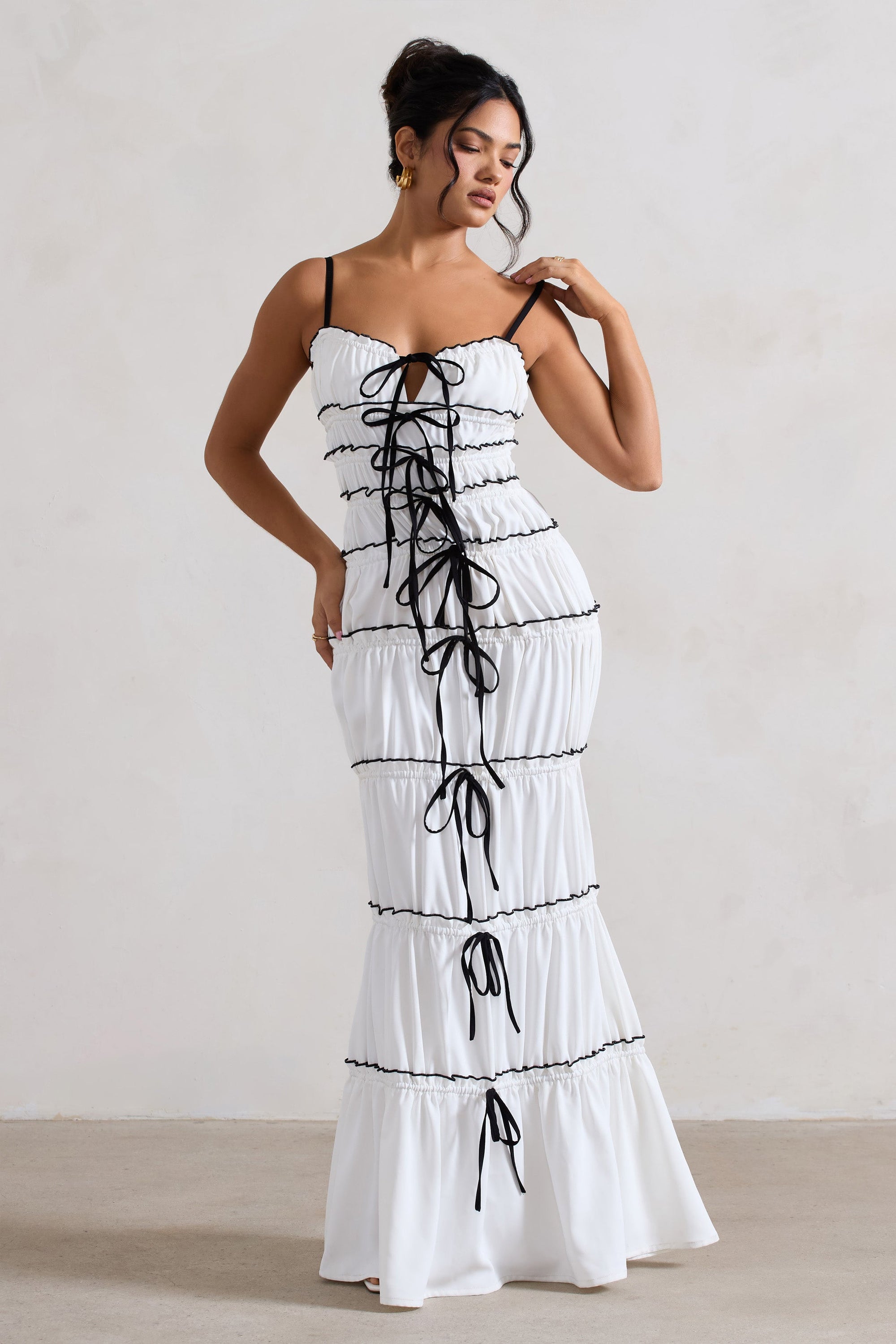 Summer Breeze | Vestido largo fruncido con tiras y capas en Blanco