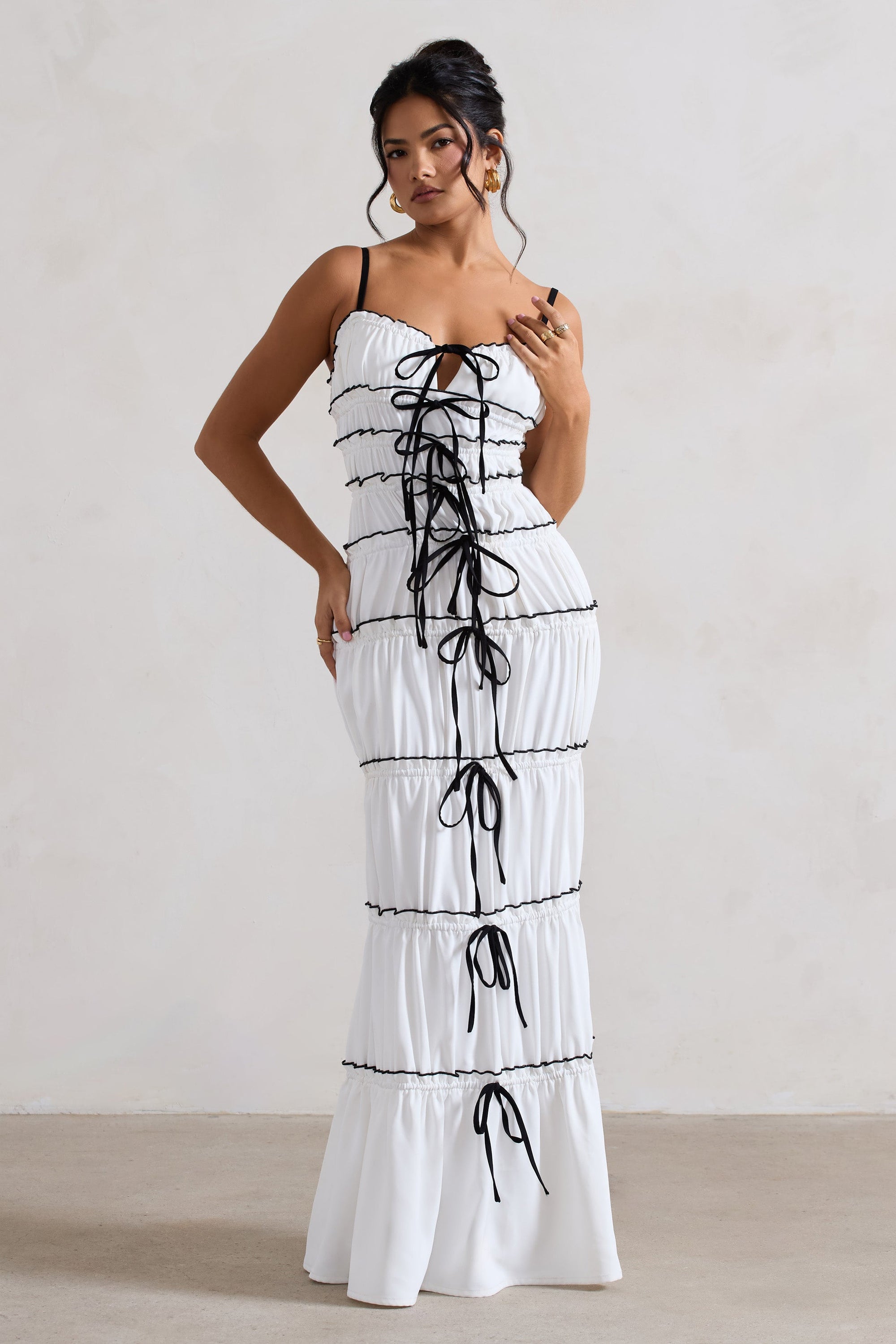 Summer Breeze | Vestido largo fruncido con tiras y capas en Blanco