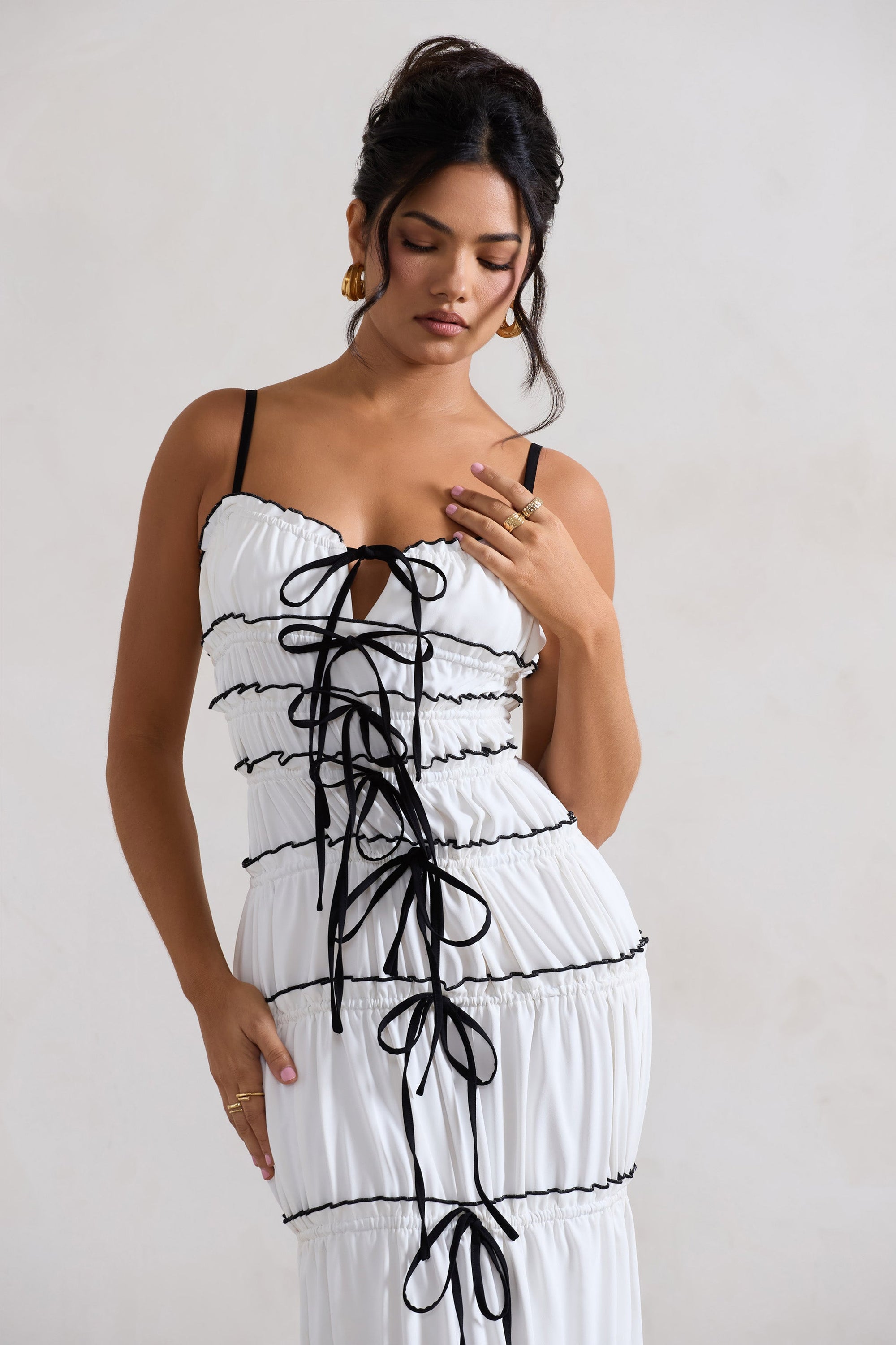 Summer Breeze | Vestido largo fruncido con tiras y capas en Blanco