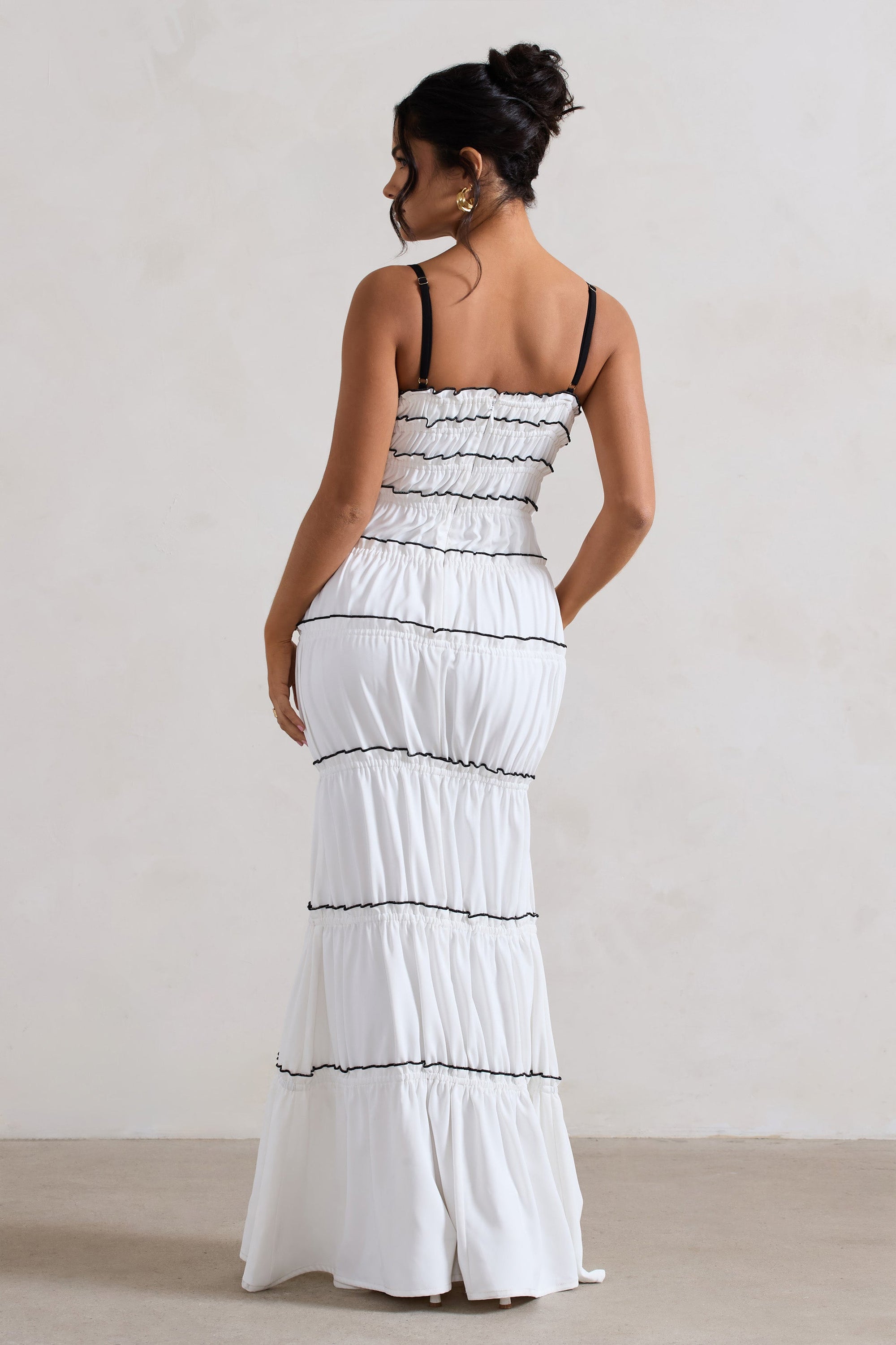 Summer Breeze | Vestido largo fruncido con tiras y capas en Blanco