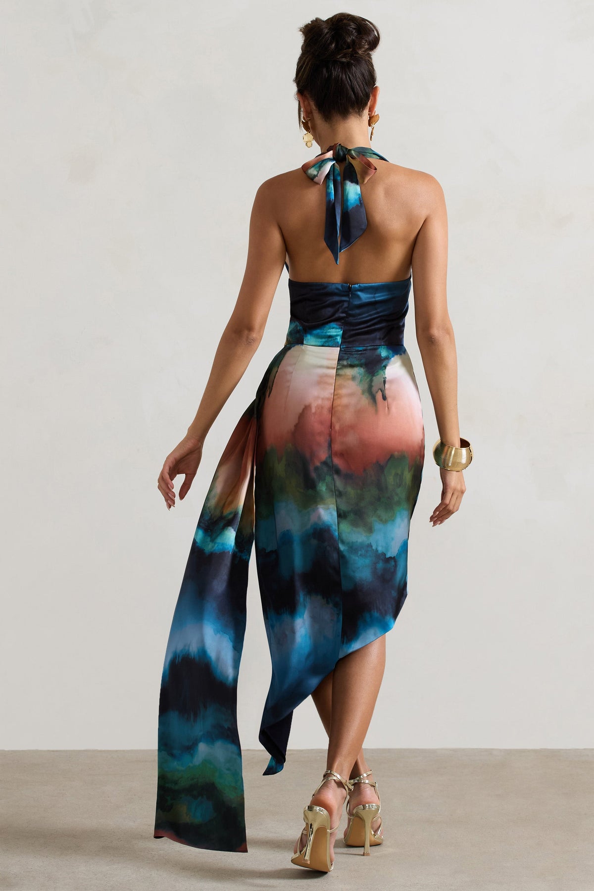 Bali | Vestido Midi de Satén con estampado Azul con Cuello Halter y plieges