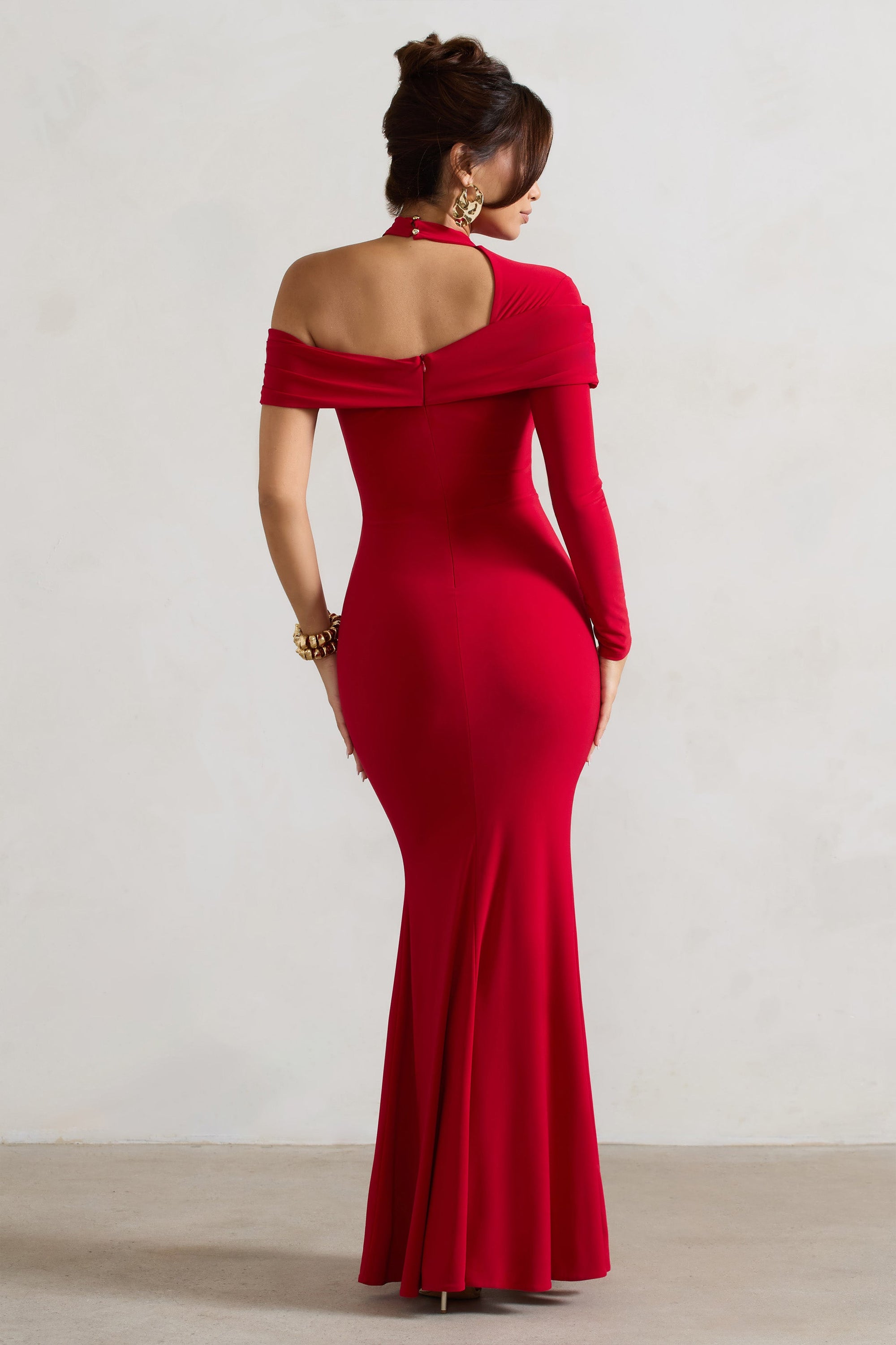 Tyla | Vestido largo asimétrico rojo con abertura y cuello alto