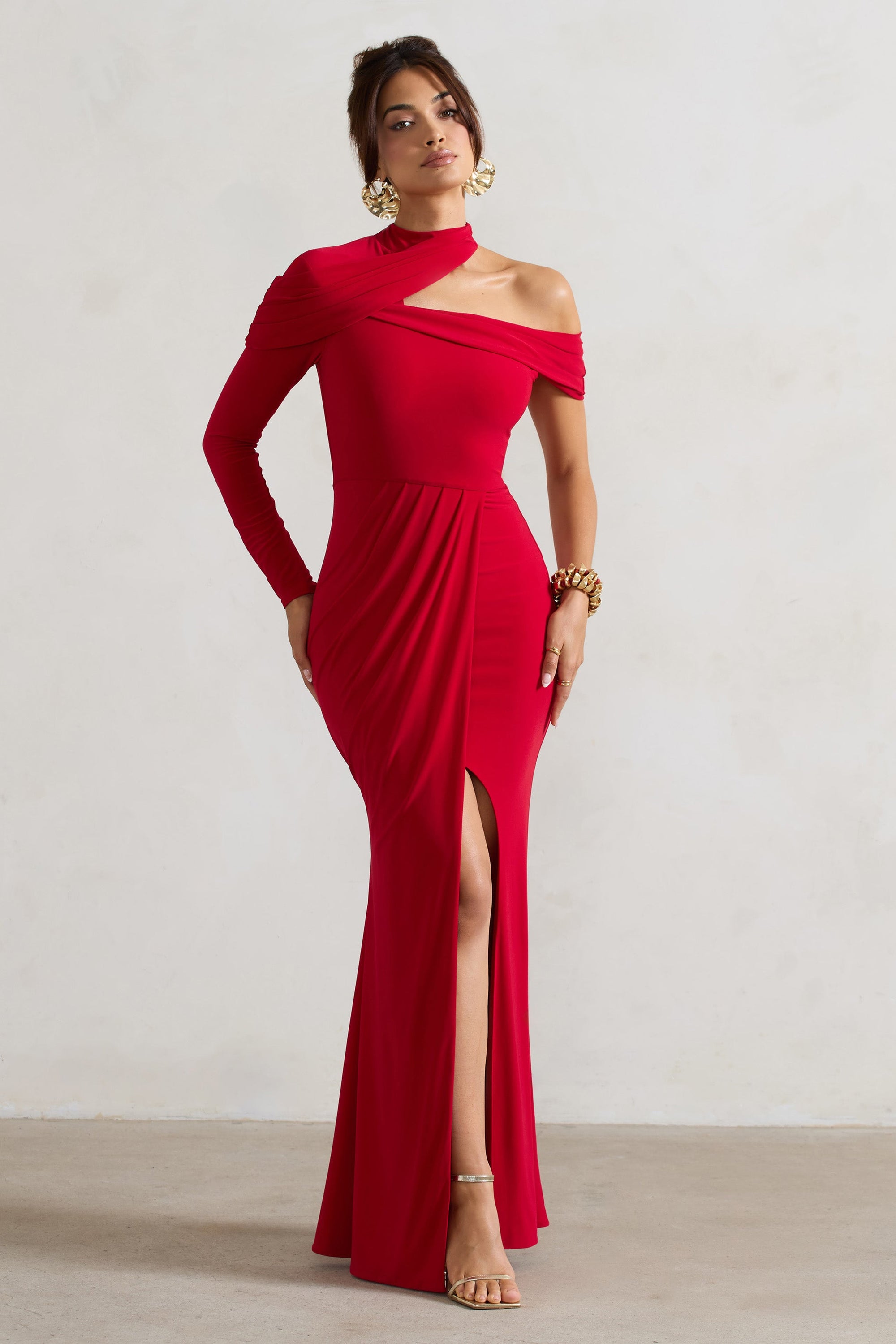 Tyla | Vestido largo asimétrico rojo con abertura y cuello alto