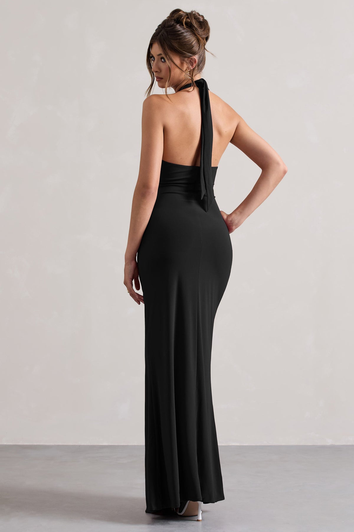 Payton | Vestido Largo Negro con Frunces y escote Halter