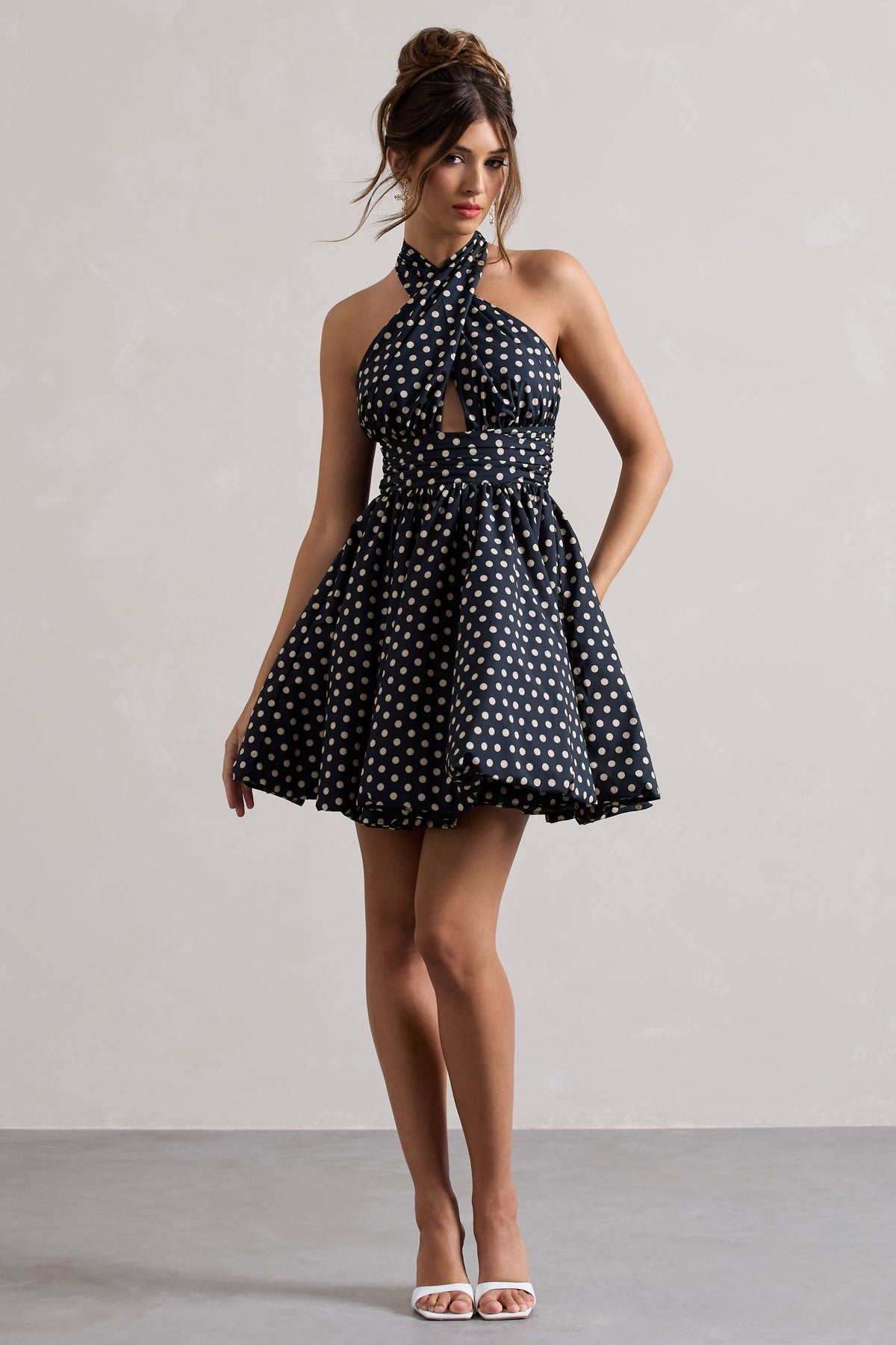 Levie | Vestido corto con cuello Halter y estampado de  Lunares Azul Marino