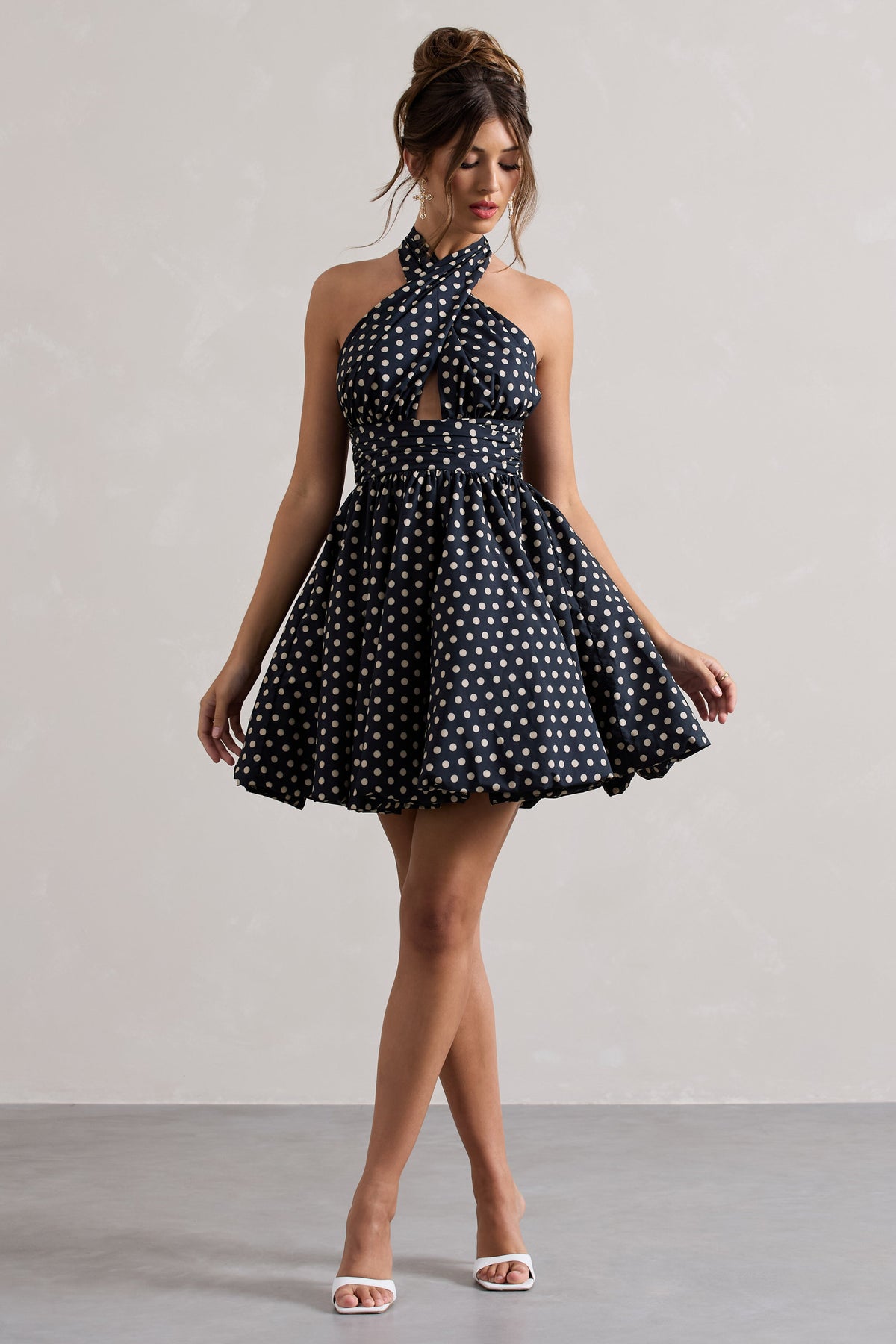 Levie | Vestido corto con cuello Halter y estampado de  Lunares Azul Marino