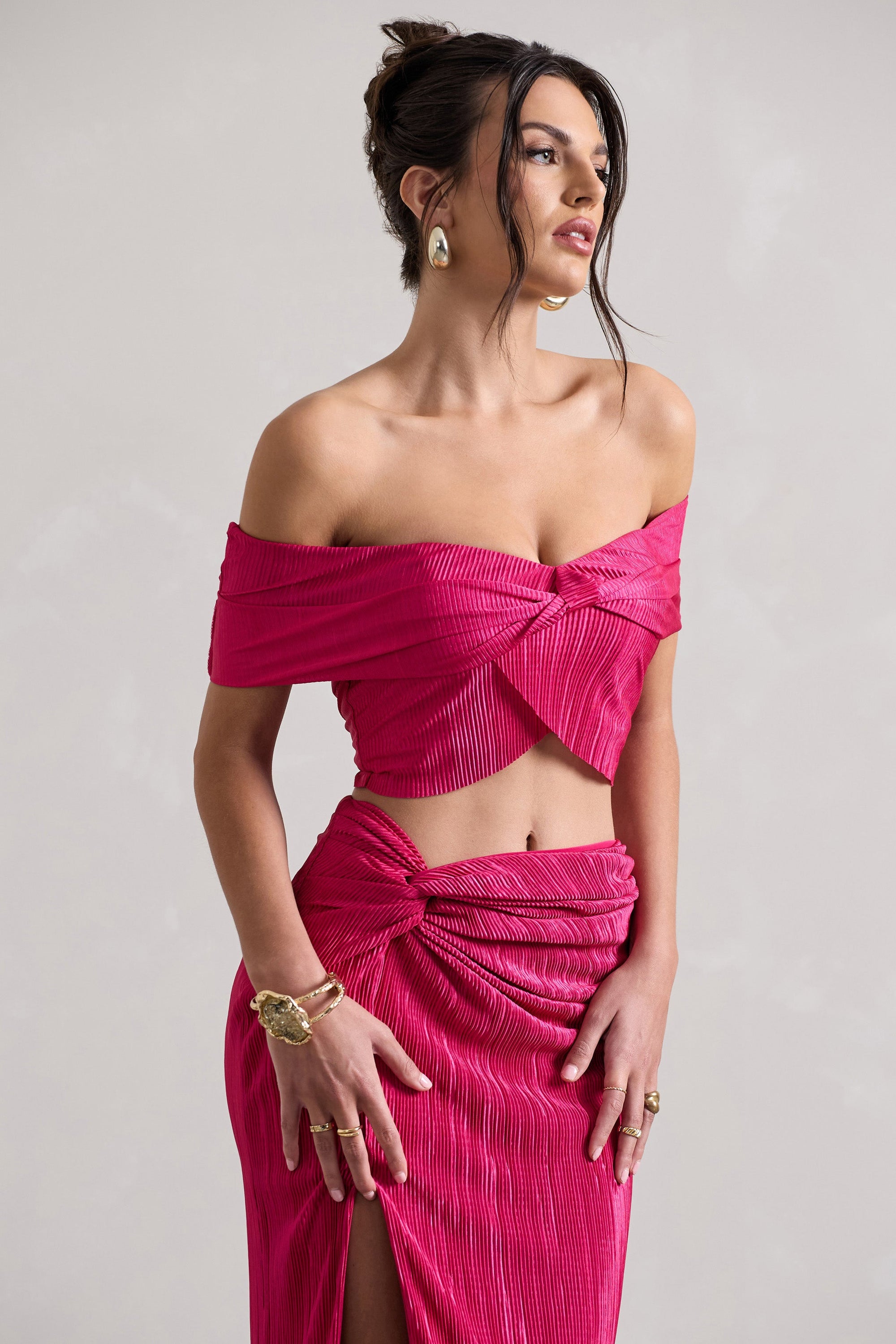 Seara | Top corto con escote bardot cruzado y plisado en rosa fucsia