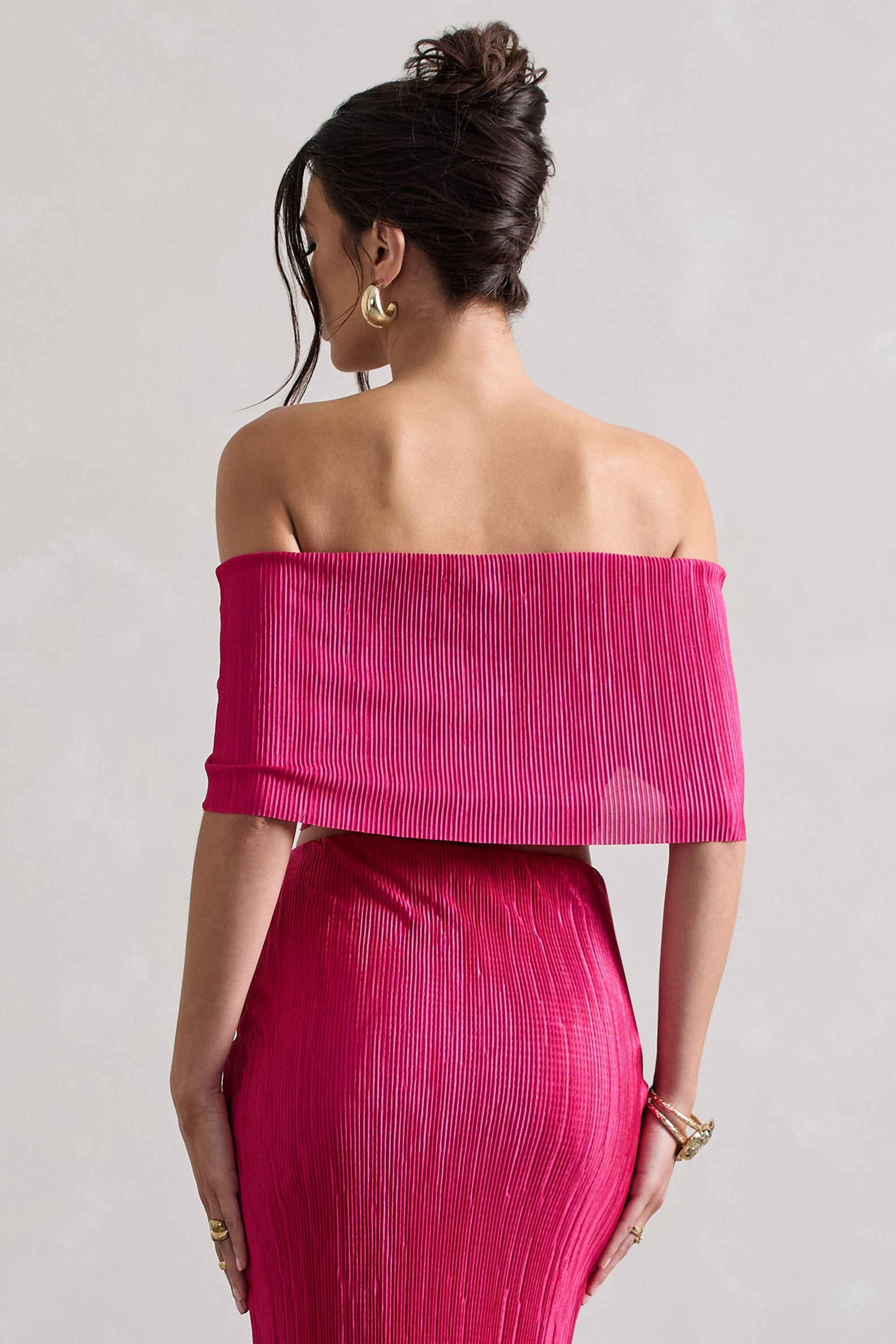 Seara | Top corto con escote bardot cruzado y plisado en rosa fucsia