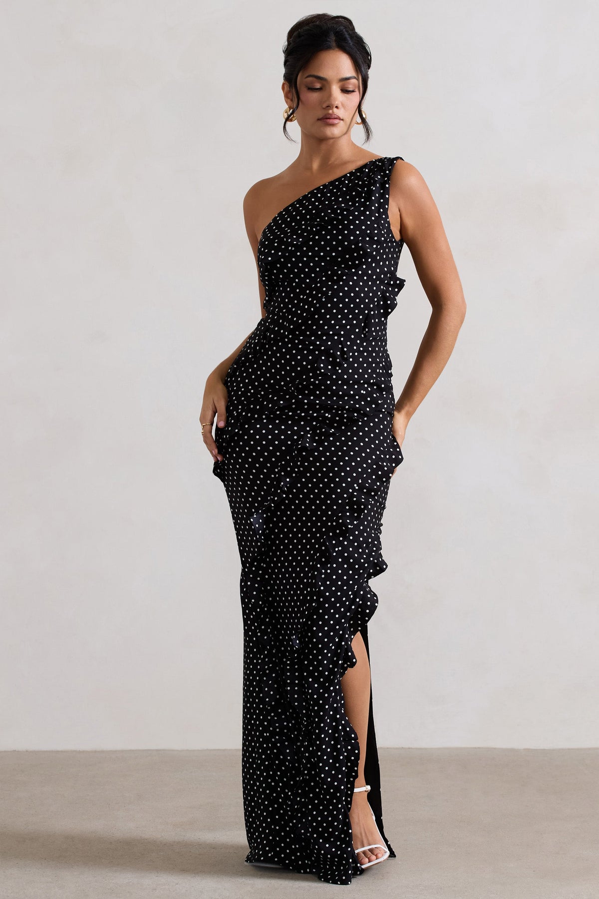Zafra | Vestido Largo asimétrico con volantes y lunares negro
