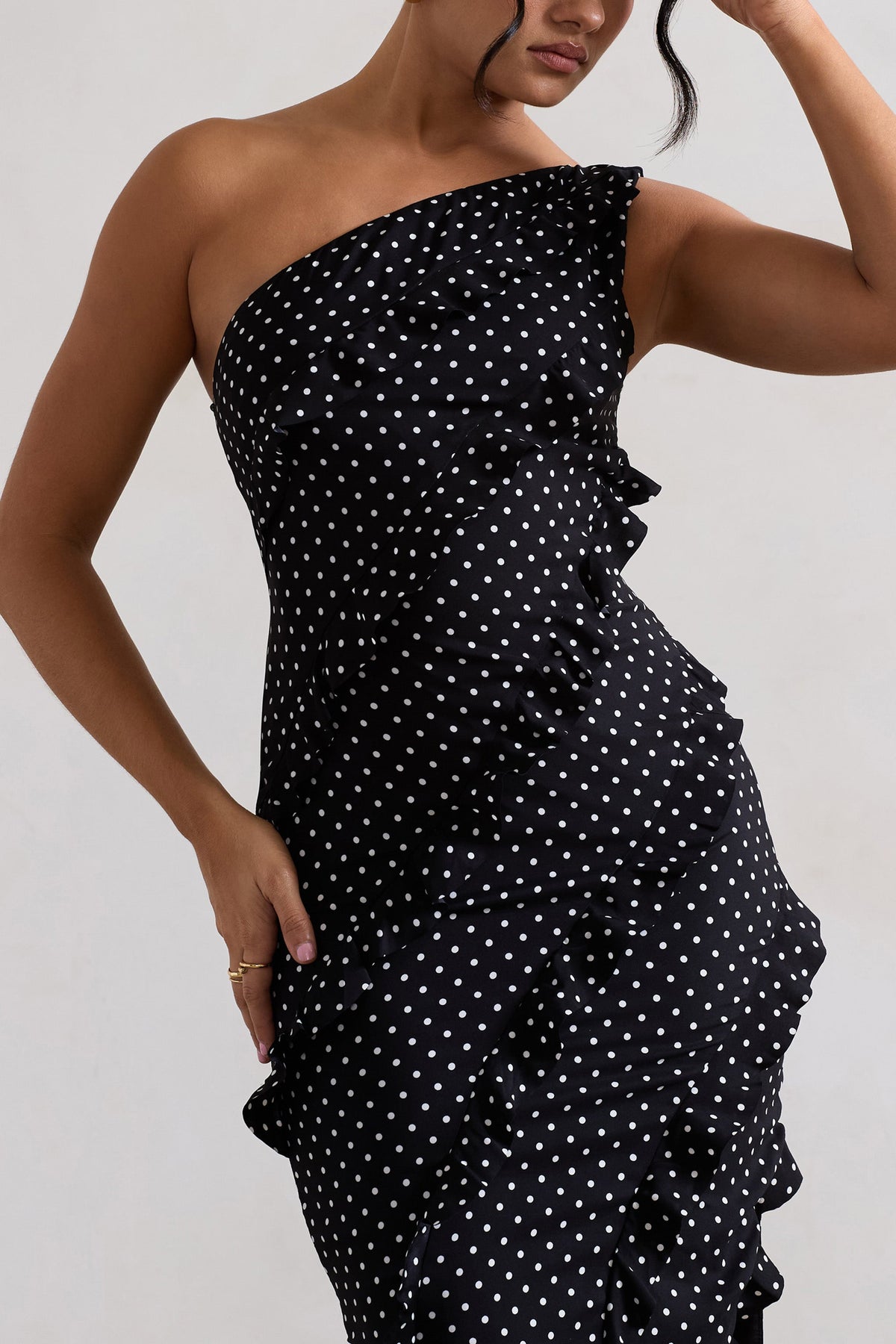 Zafra | Vestido Largo asimétrico con volantes y lunares negro