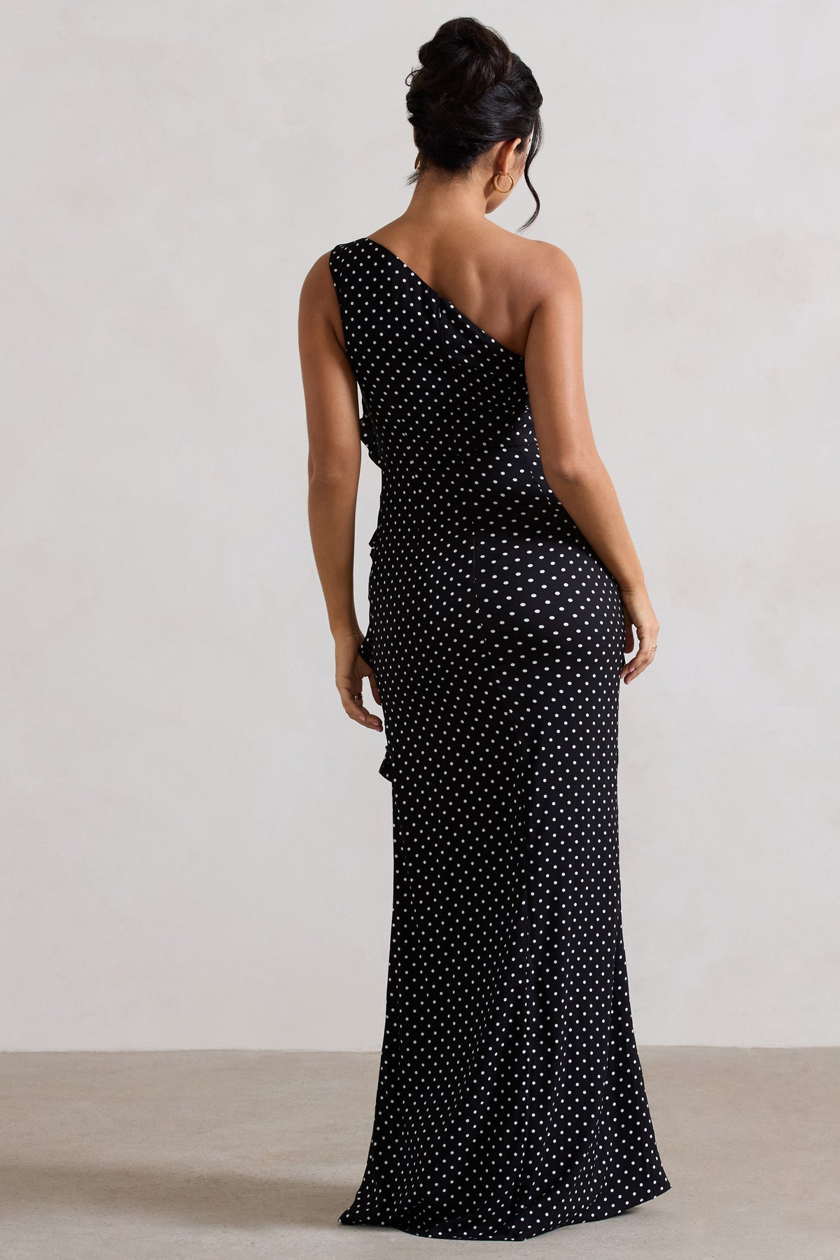 Zafra | Vestido Largo asimétrico con volantes y lunares negro