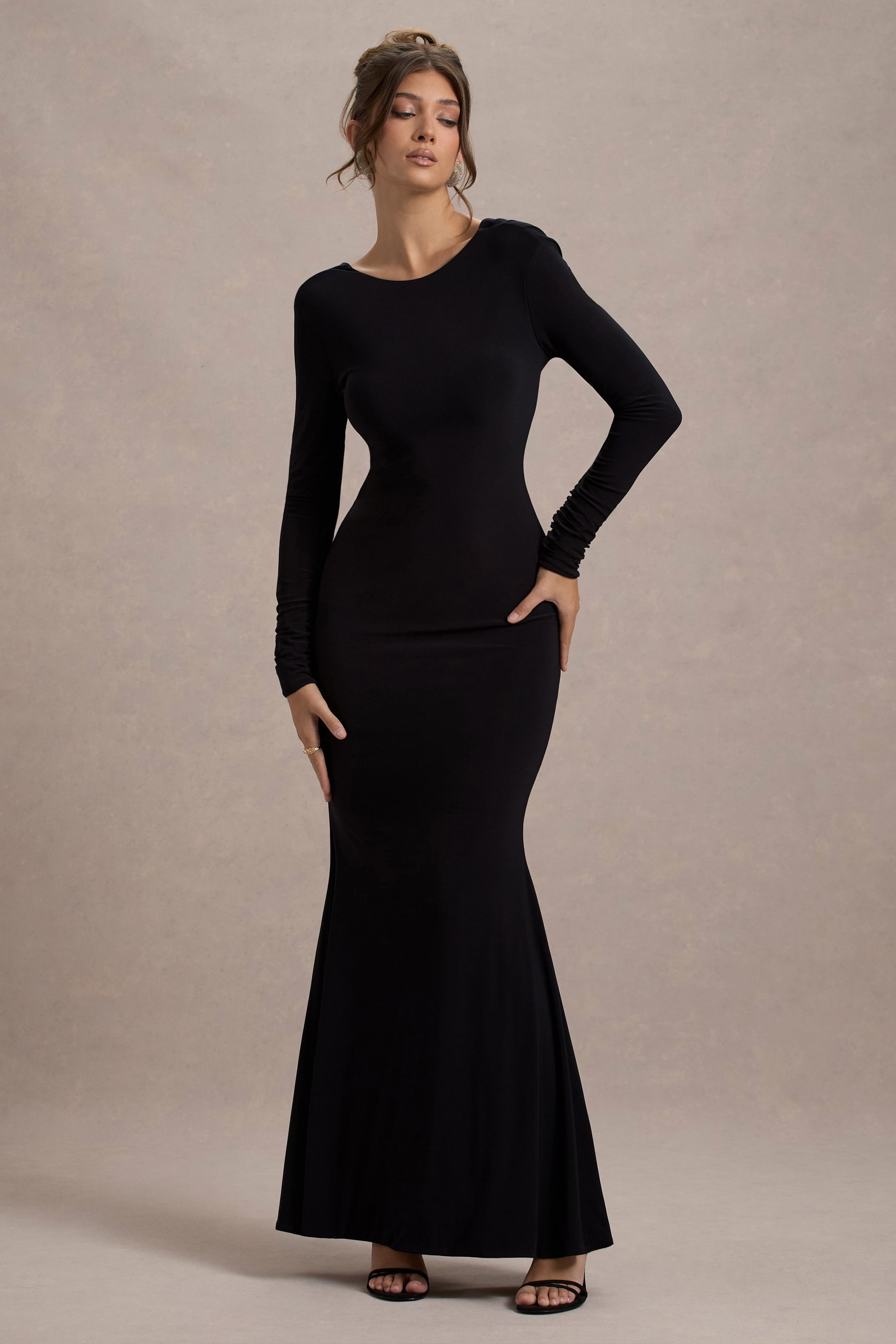 Rosalee | Vestido largo negro de manga larga con espalda descubierta con adornado de lazos