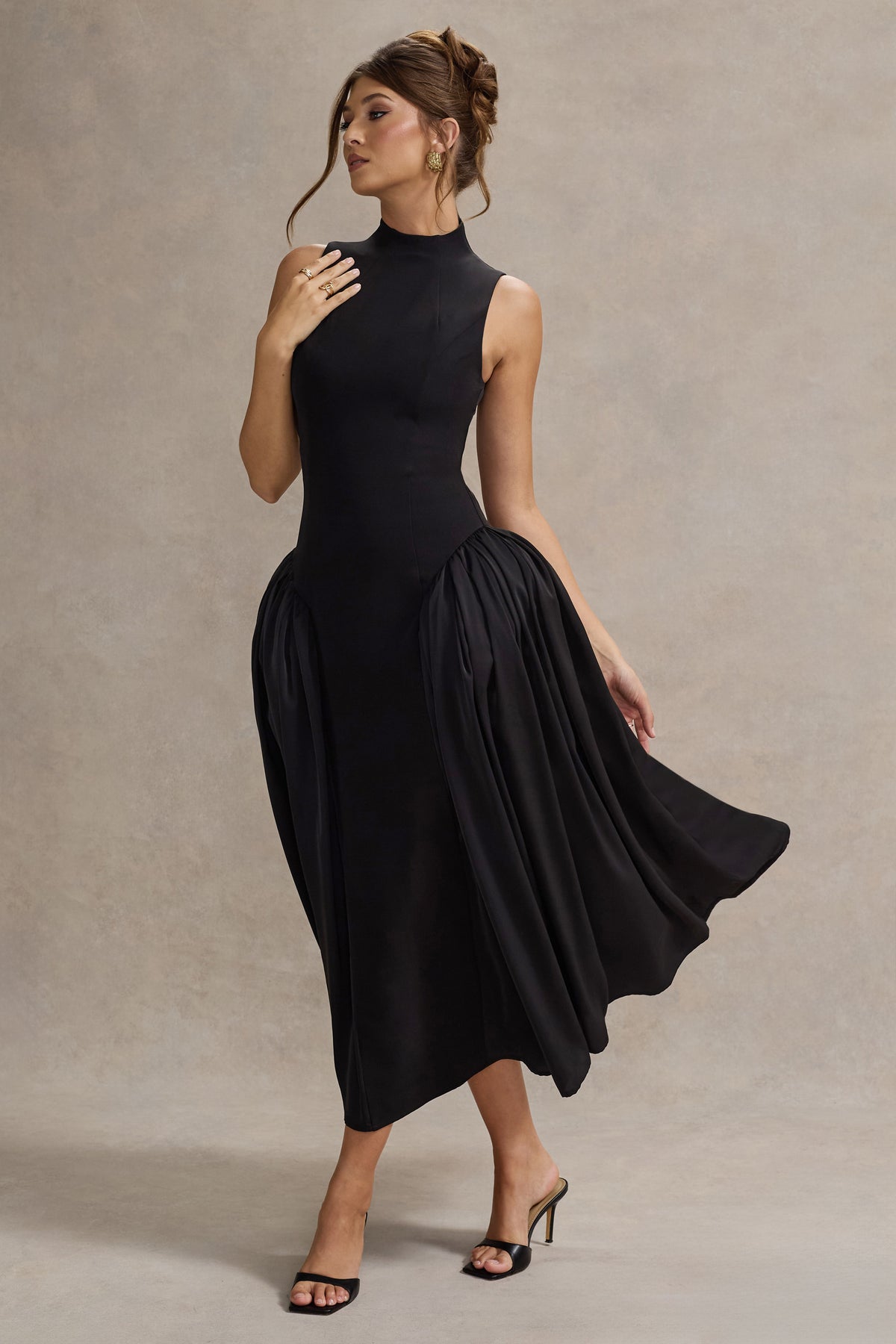 Napoli | Vestido Midi Negro con Cuello Alto y Falda con Volumen