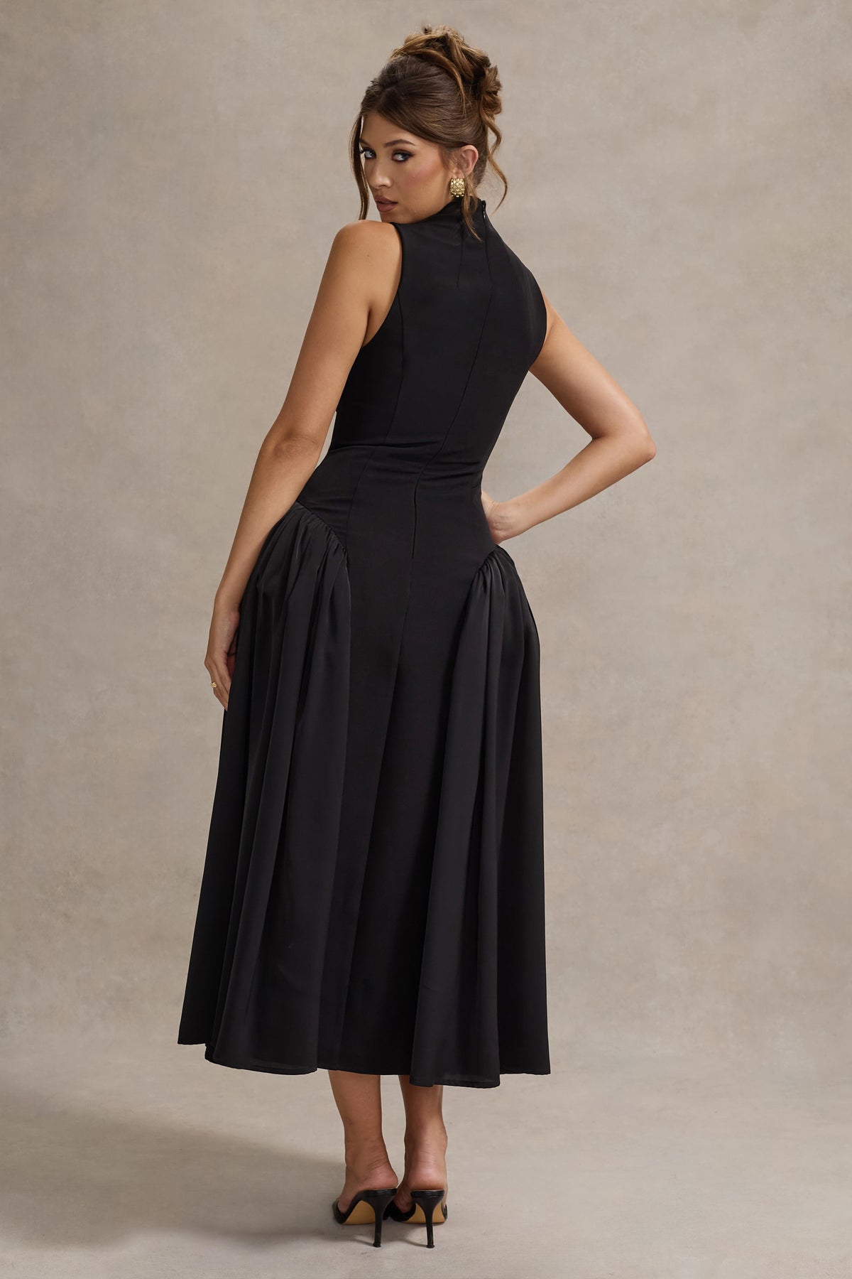 Napoli | Vestido Midi Negro con Cuello Alto y Falda con Volumen