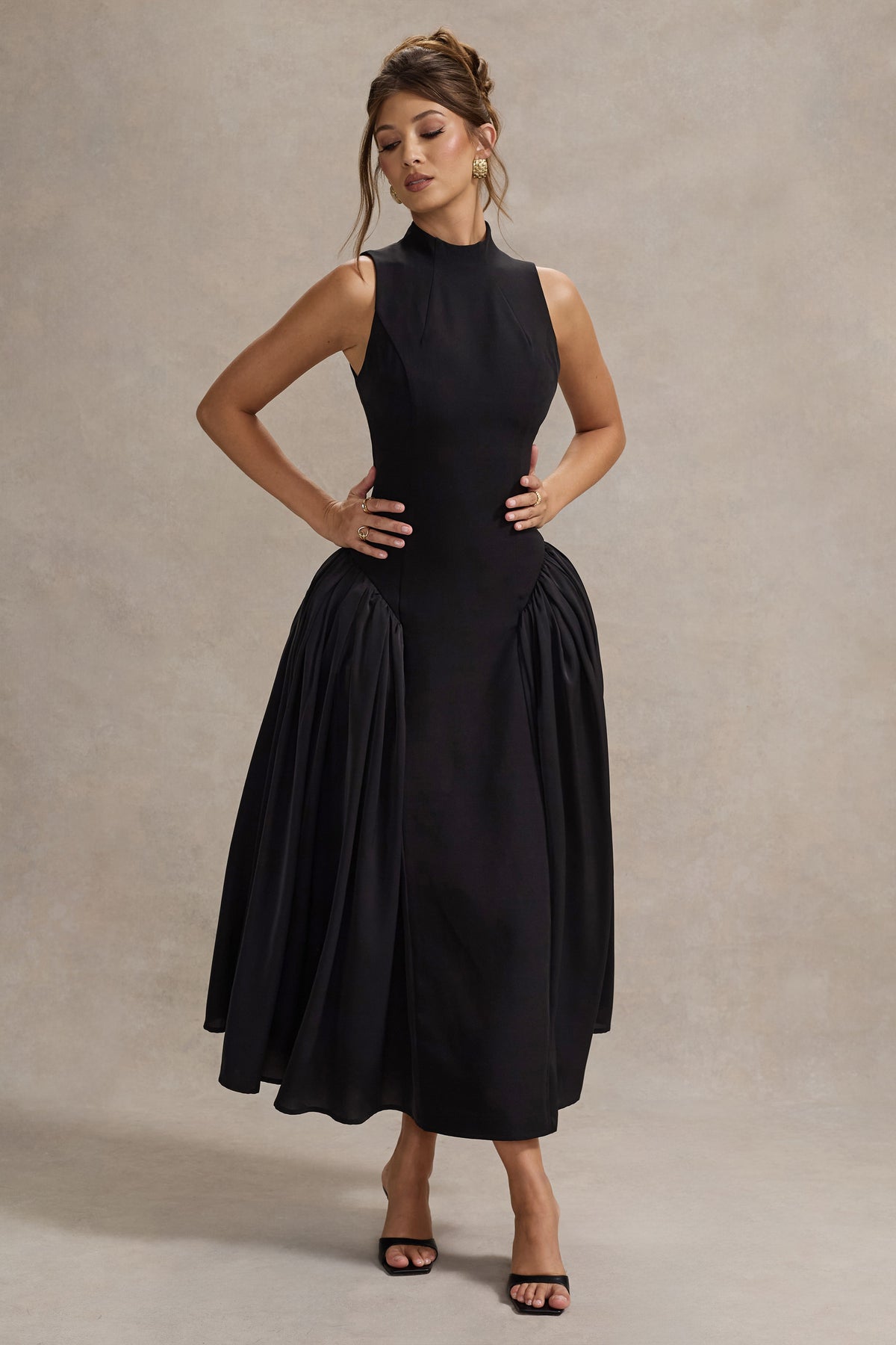 Napoli | Vestido Midi Negro con Cuello Alto y Falda con Volumen