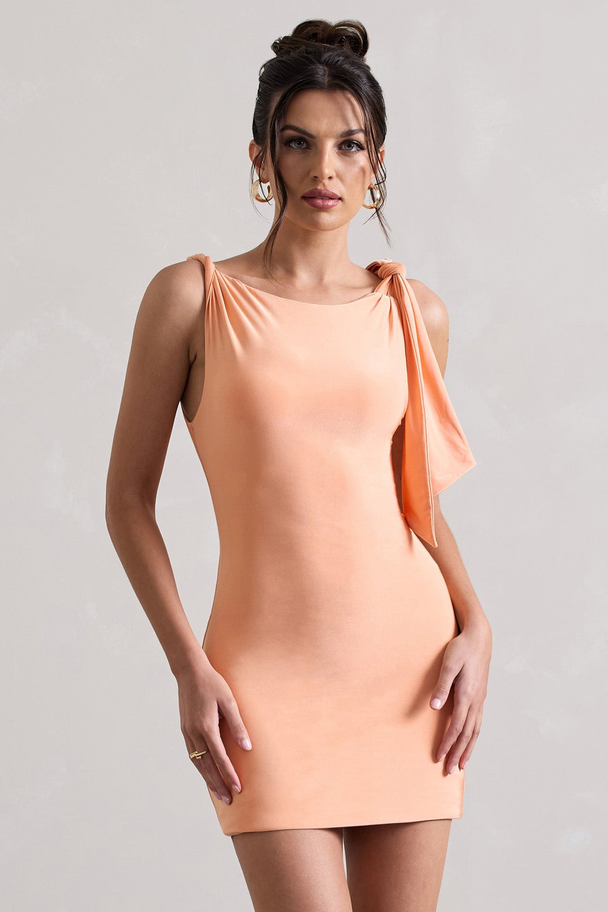 Cassie | Vestido Corto Coral con Nudo