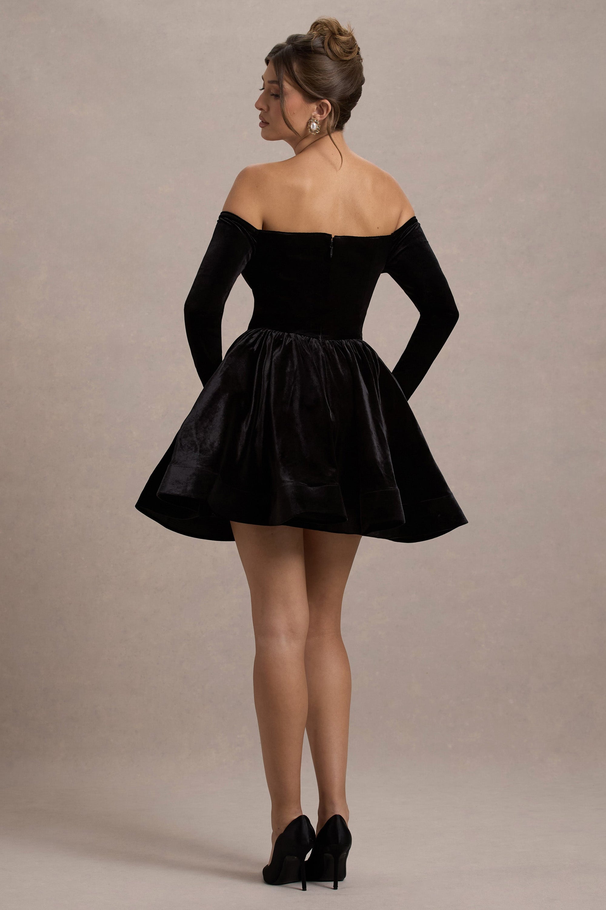 Ottie | Vestido corto Skater Bardot de Terciopelo Negro.