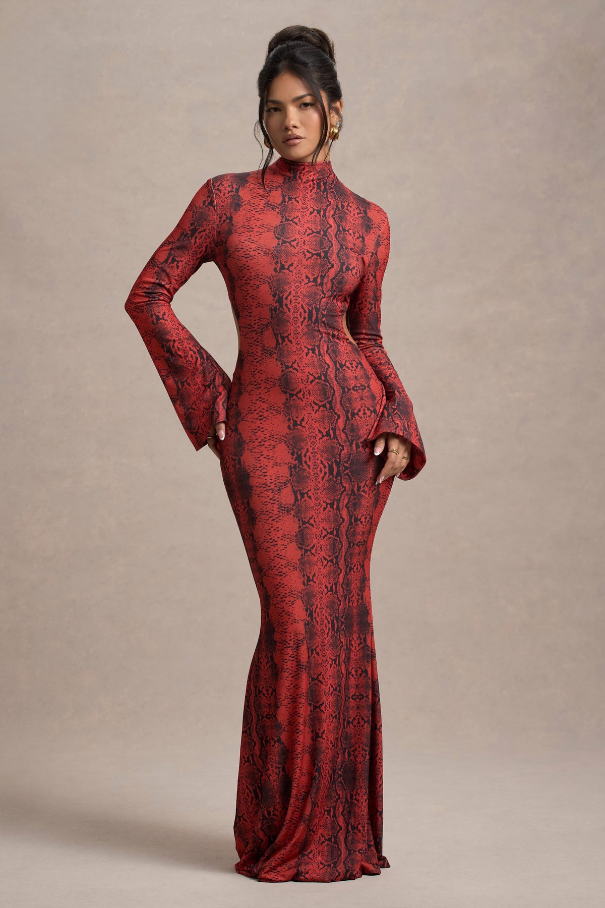 Arabia | Vestido largo de Estampado de Serpiente Rojo con Escote Alto y Corte en la Espalda