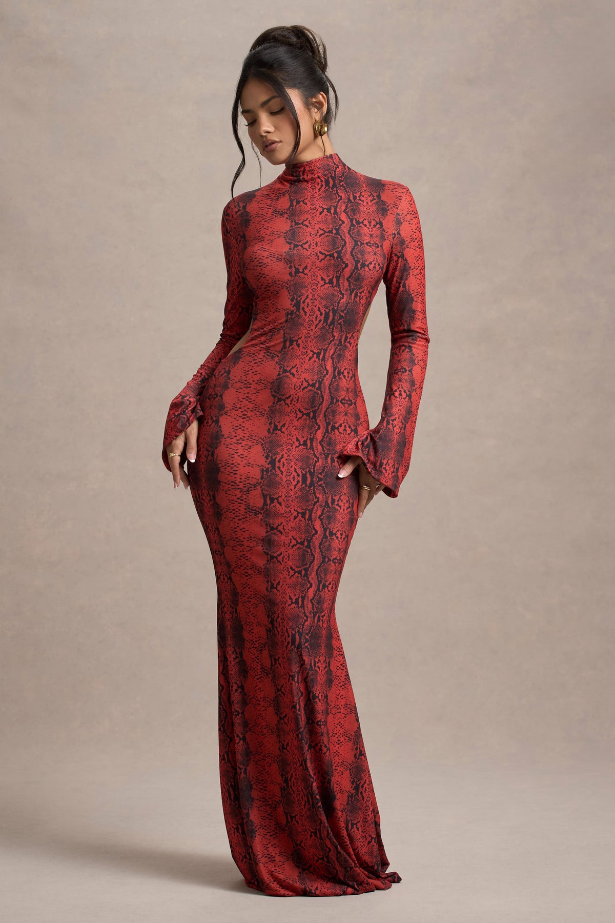 Arabia | Vestido largo de Estampado de Serpiente Rojo con Escote Alto y Corte en la Espalda