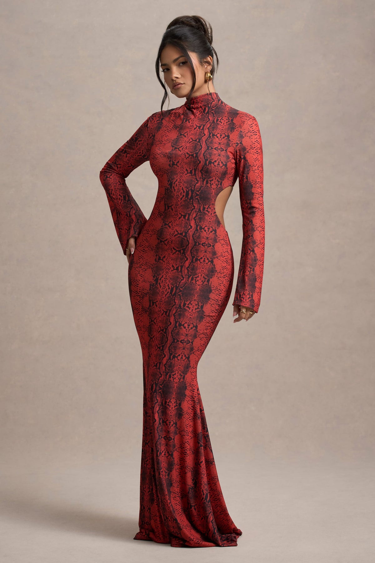 Arabia | Vestido largo de Estampado de Serpiente Rojo con Escote Alto y Corte en la Espalda