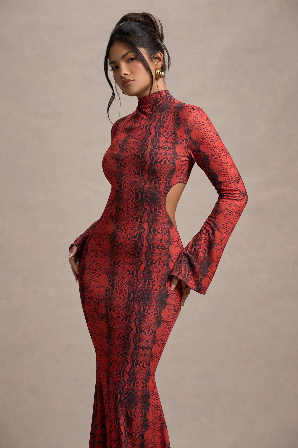 Arabia | Vestido largo de Estampado de Serpiente Rojo con Escote Alto y Corte en la Espalda