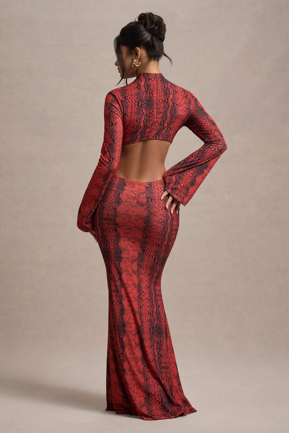 Arabia | Vestido largo de Estampado de Serpiente Rojo con Escote Alto y Corte en la Espalda