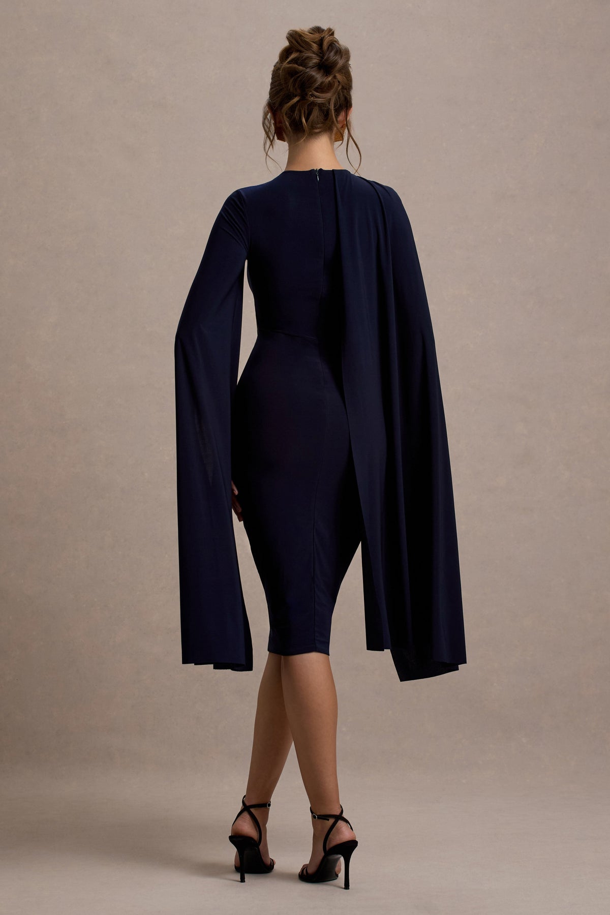Marysol | Vestido midi asimétrico con capa azul marino