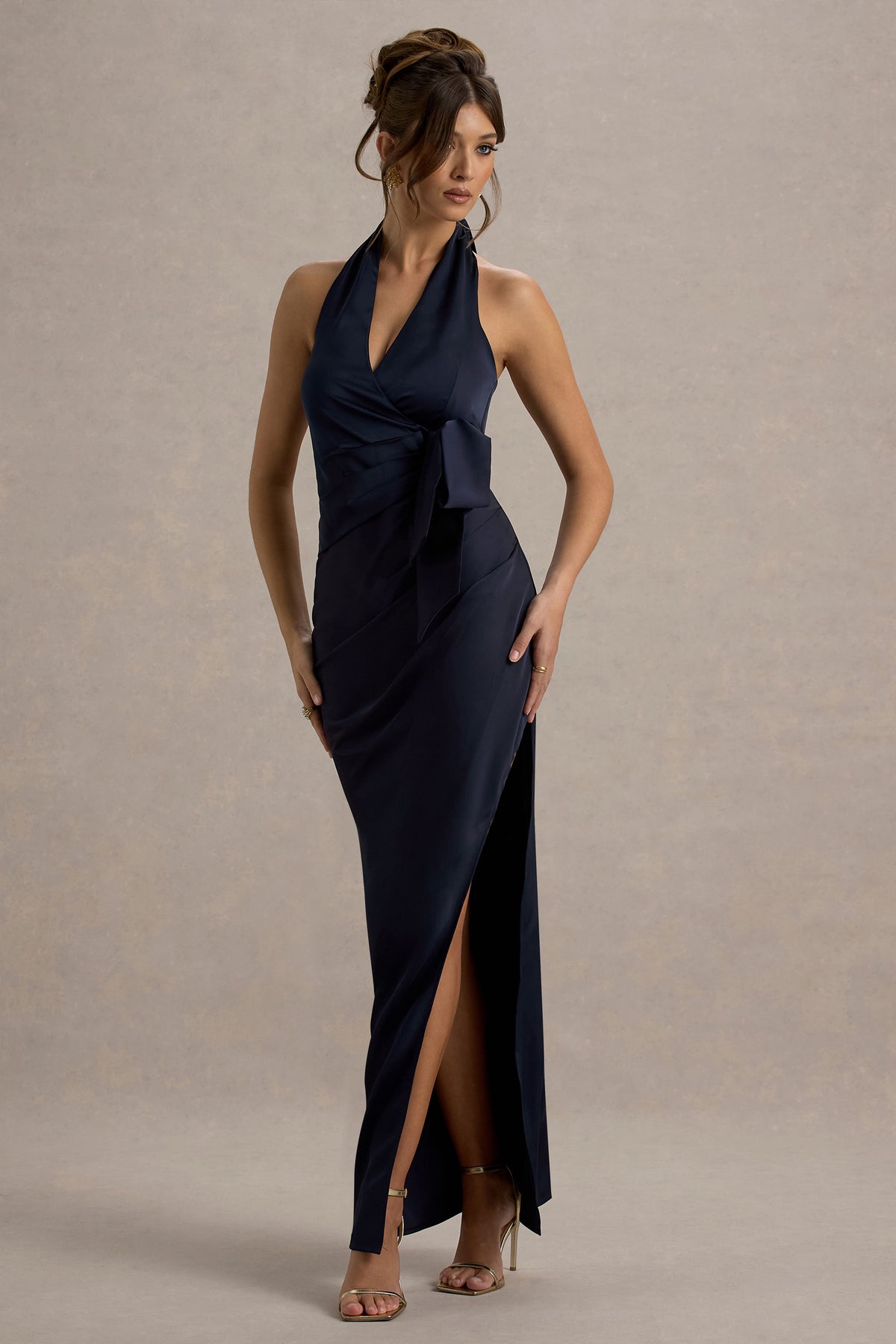 Santorini | Vestido largo azul marino con abertura y escote halter con lazada trasera